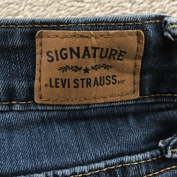 Levi's Women's Signature Jeans Size 2M Mid Rise Slim Straight Classic Blue Denim - Picture 12 of 16